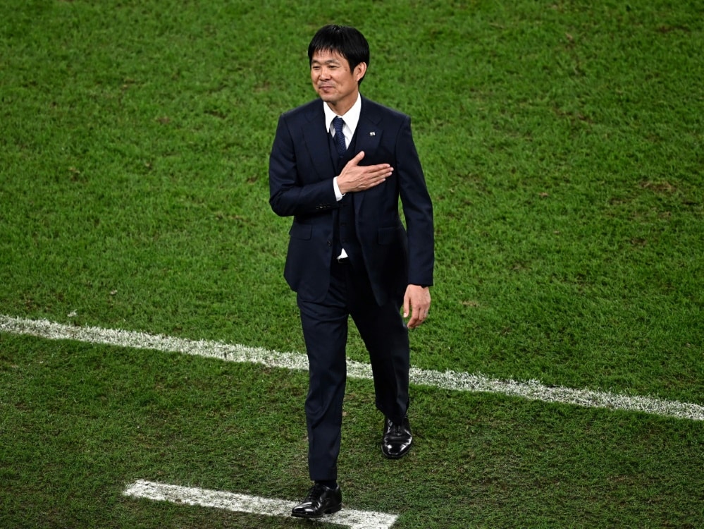 Japan-Nationaltrainer Moriyasu ist stolz auf sein Team (© AFP/SID/ANNE-CHRISTINE POUJOULAT)