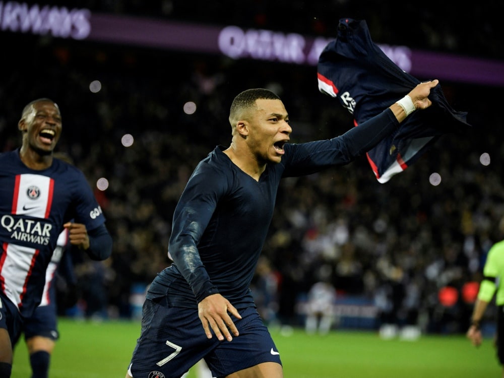 Mbappe erzielte den PSG-Siegtreffer in der Nachspielzeit (© AFP/SID/JULIEN DE ROSA)