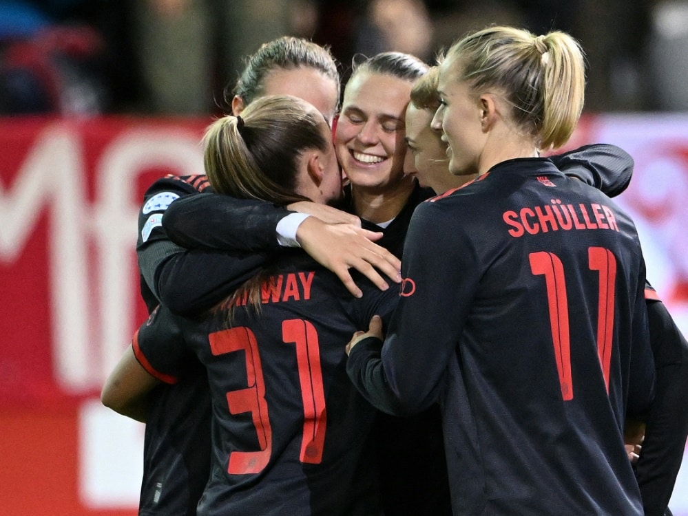 Der Sieg nütze den Bayern-Spielerinnen nichts (© AFP/SID/CHRISTOF STACHE)