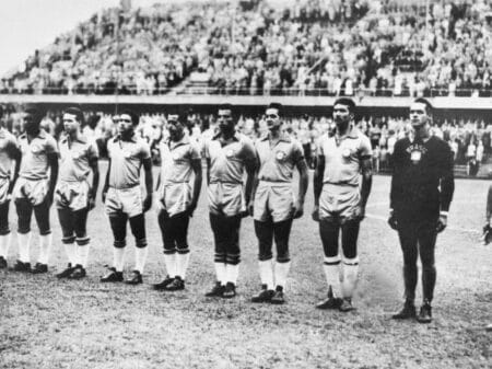 Der Tod der brasilianischen Fußball-Legende Pele (82) wird auch von den fünf verbliebenen Weltmeistern von 1958 betrauert.