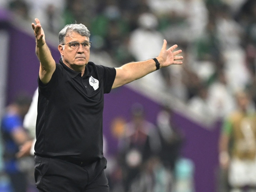 El técnico de México, Martino, recibe un duro recibimiento