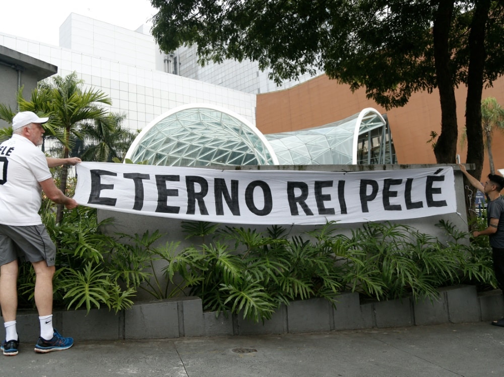 Trauer um Pele in Sao Paulo (© AFP/SID/MIGUEL SCHINCARIOL)