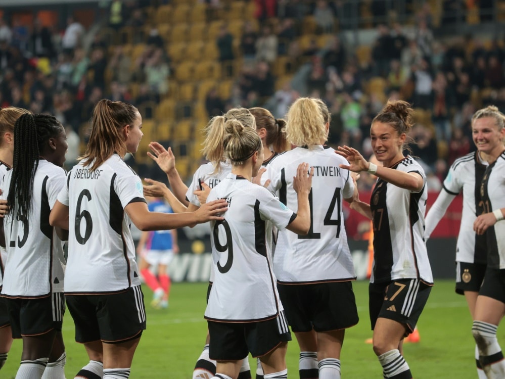 DFB-Frauen spielen in Duisburg (© FIRO/FIRO/SID/)