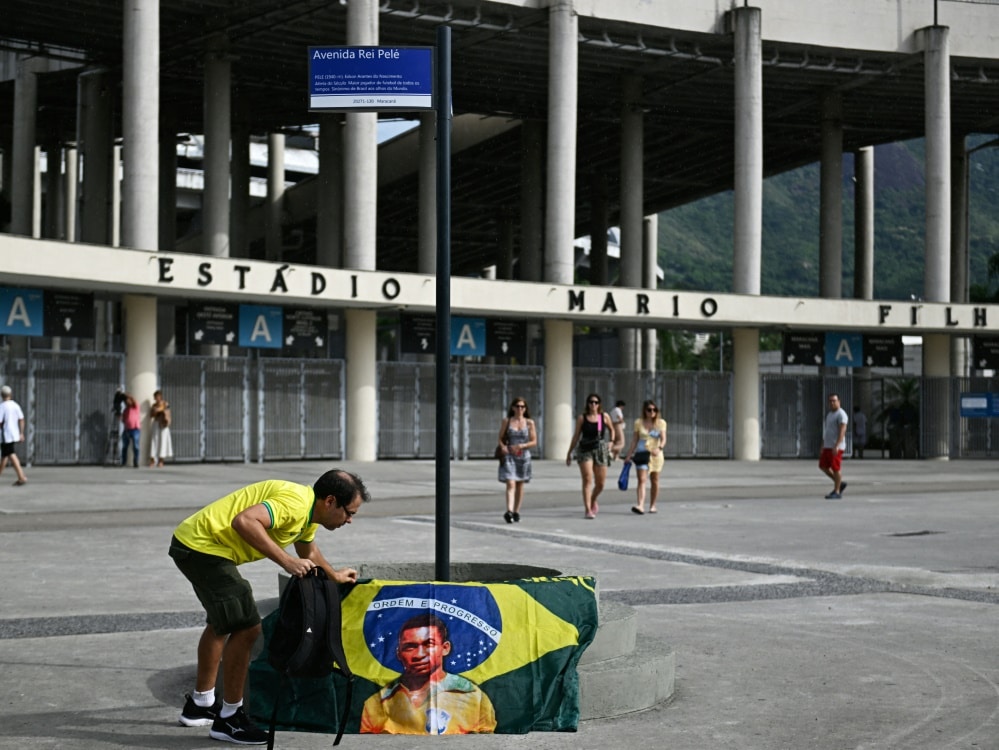 Straße am Maracana-Stadion nach Pele benannt (© AFP/SID/MAURO PIMENTEL)