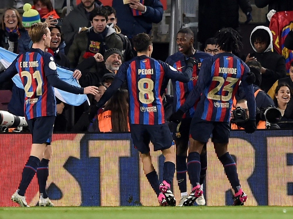 FC Barcelona zieht ins Halbfinale ein (© AFP/SID/Josep LAGO)