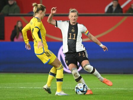 Bild: Popp blieb bei ihrem Jubiläumsspiel ohne Tor (© AFP/SID/INA FASSBENDER)