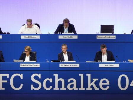 Bild: Schalke: Hefer spricht von langfristigem Plan (© FIRO/FIRO/SID/)