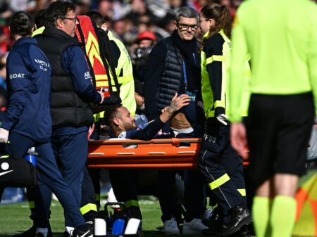 Bild: Neymar verletzt sich im PSG-Spiel gegen Lille (© AFP/SID/ANNE-CHRISTINE POUJOULAT)