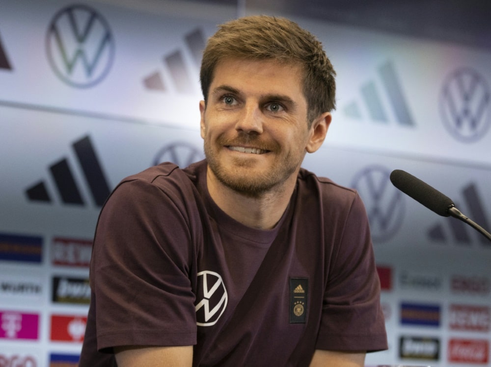 dfb-nationalteam-spendet-100-000-euro-f-r-menschen-im-ahrtal