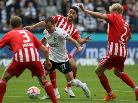 Bild: Frankfurt und Berlin duellieren sich im Viertelfinale (© AFP/SID/DANIEL ROLAND)