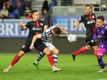 Bild: 3. Liga: Wiesbaden verliert gegen Aue (© FIRO/FIRO/SID/)