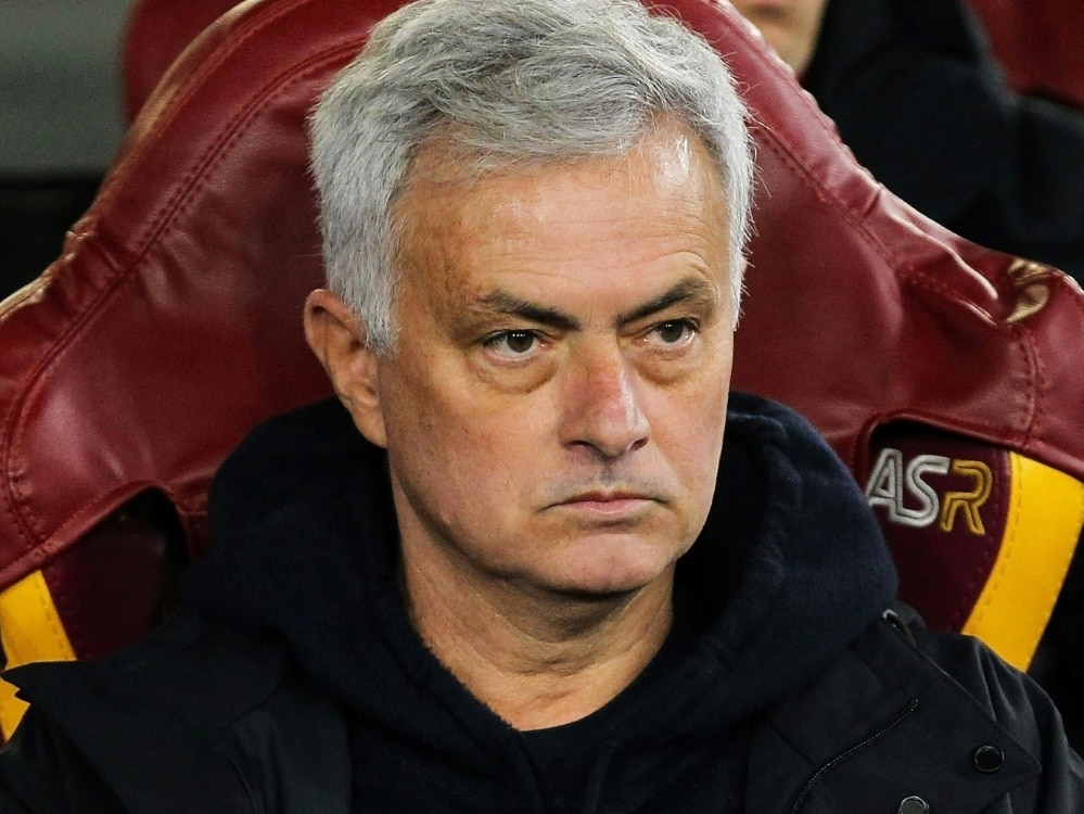 Star-Trainer Jose Mourinho für zwei Spiele gesperrt (© FIRO/FIRO/SID/)