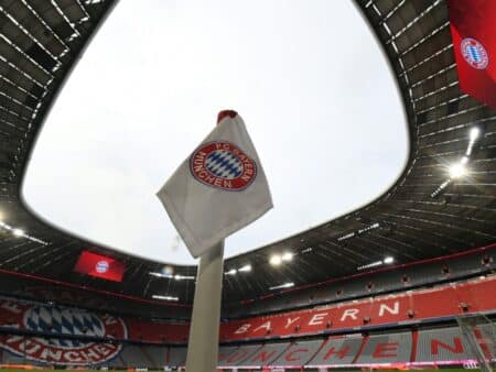 Bild: Der FC Bayern und Allianz verlängern Vertrag (© AFP/SID/CHRISTOF STACHE)