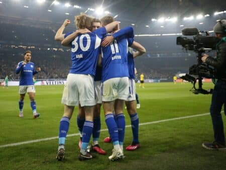 Bild: Schalke entreißt Dortmund den Derbysieg (© FIRO/FIRO/SID/.)
