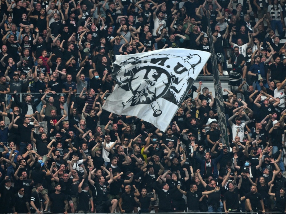 Bild: SGE-Fans sind vom Gastspiel in Neapel ausgeschlossen (© AFP/SID/NICOLAS TUCAT)