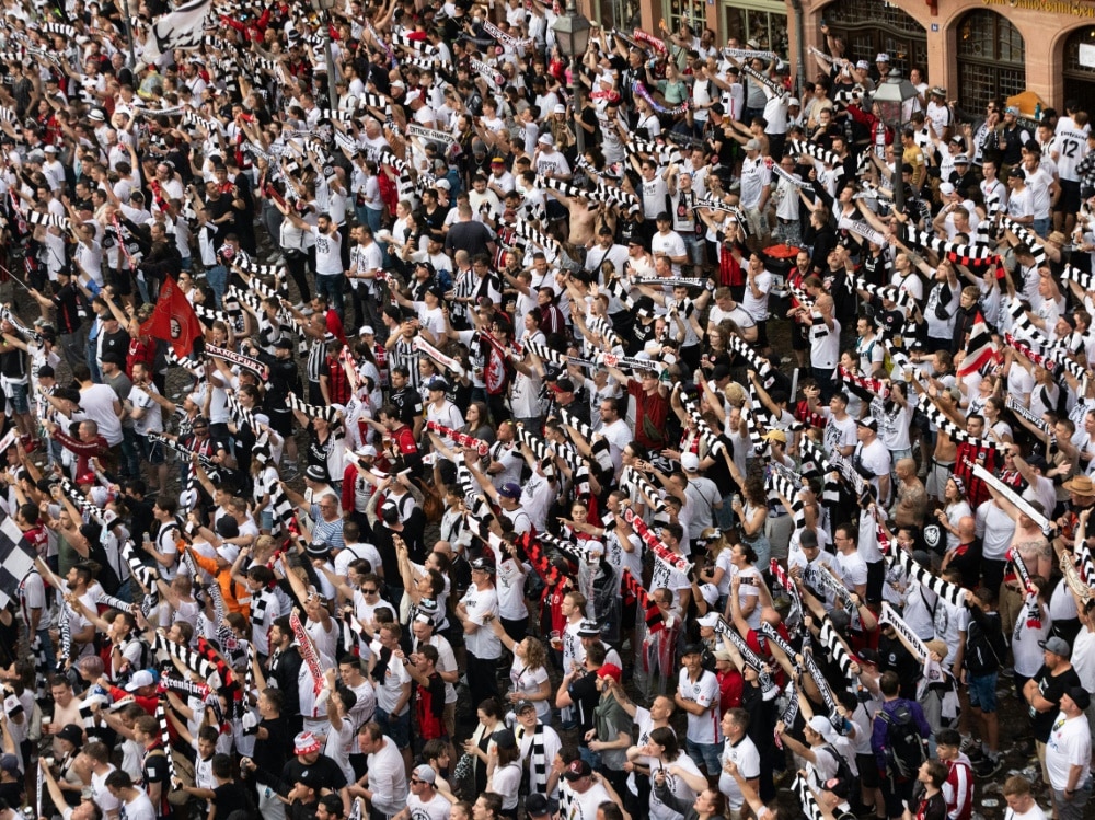 Bild: Die Polizei fürchtet Zusammenstöße zwischen den Fans (© AFP/SID/YANN SCHREIBER)