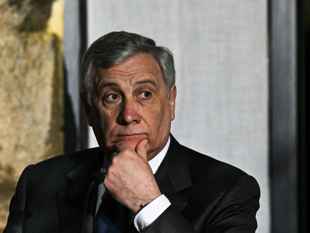 Bild: Antonio Tajani fordert nach Randale harte Strafen (© AFP/SID/TIZIANA FABI)