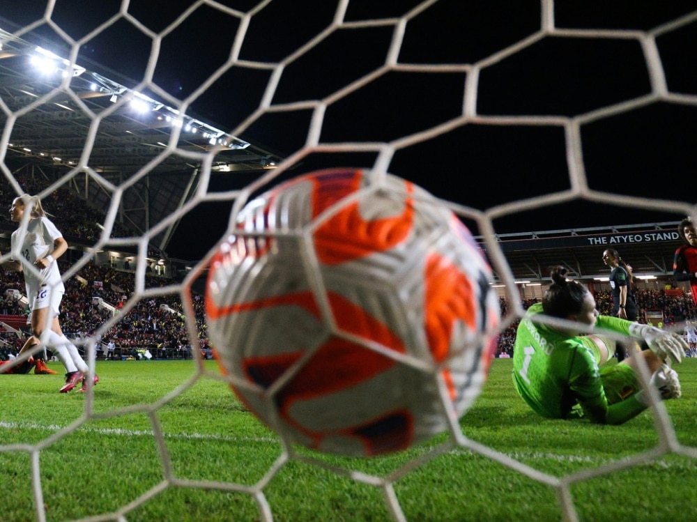 Bild: Schmidt fordert mehr Innovationen für den Frauen-Fußball (© AFP/SID/ADRIAN DENNIS)