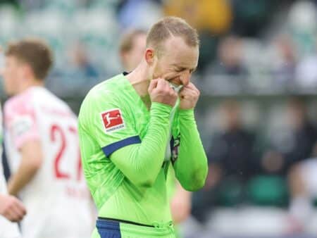 Bild: Pechvogel Arnold - aber Wolfsburg holt noch Remis (© FIRO/FIRO/SID/)