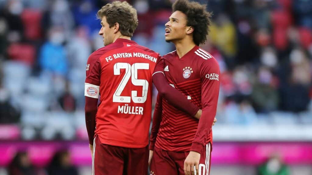 Bild: Müller und Sane müssen zunächst zuschauen (© FIRO/SID)