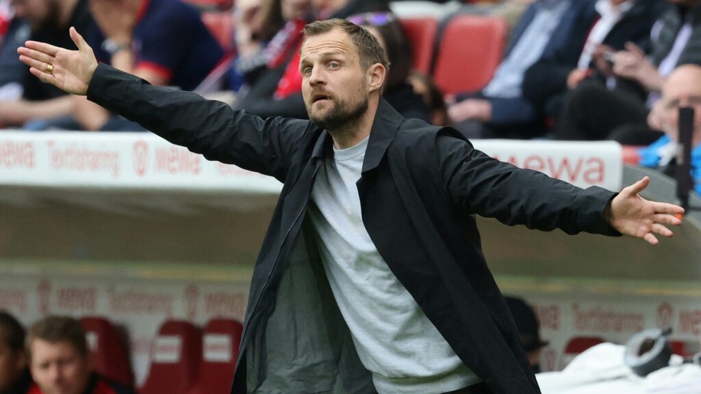 Bild: Bo Svensson warnt vor Werder Bremen (© AFP/SID/DANIEL ROLAND)