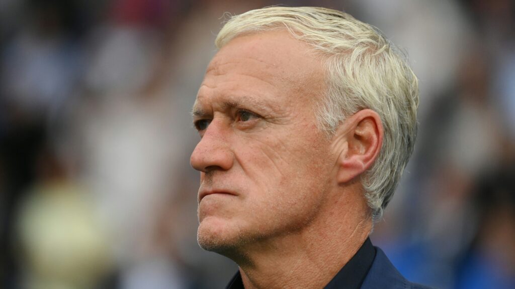 Bild: Didier Deschamps verteidigt Randal Kolo Muani (© AFP/SID/FRANCK FIFE)