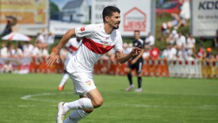 Bild: Dias wird für eine Spielzeit an Legia Warschau verliehen  © IMAGO/SID/Hansjürgen Britsch