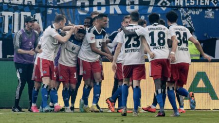 Bild: Klarer Aufstiegsfavorit: Hamburger SV (© AFP/SID/AXEL HEIMKEN)