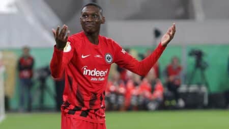 Bild: Kolo Muani verlässt Frankfurt nun wohl doch (© FIRO/SID)