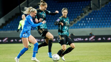 Bild: Die DFB-Frauen besiegen Island mit 2:0 (© FIRO/SID)