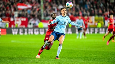 Bild: Umkämpftes Topspiel in der 2. Bundesliga (© IMAGO/ Lobeca/SID/IMAGO/Max Krause)