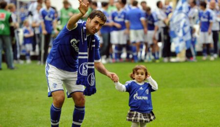 Foto: Raul sagt Schalke ab © AFP/SID/PATRIK STOLLARZ