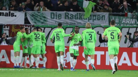 Bild: Kegelt den Titelverteidiger raus: VFL Wolfsburg (© IMAGO/Petzsche/SID/IMAGO/Roger Petzsche)