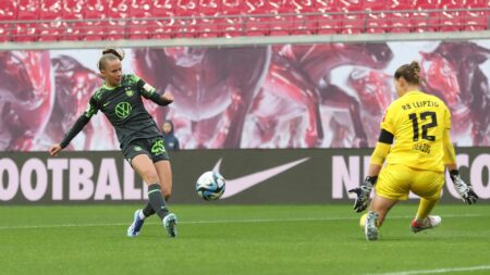 Foto: Wolfsburgs Vivien Endemann trifft zum 2:0 © www.imago-images.de/Beautiful Sports/SID/IMAGO/BEAUTIFUL SPORTS/Jan Kaefer
