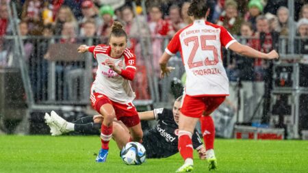Bild: Umkämpftes Spitzenspiel in der Allianz Arena (© IMAGO/kolbert-press/SID/IMAGO/kolbert-press/Ulrich Gamel)