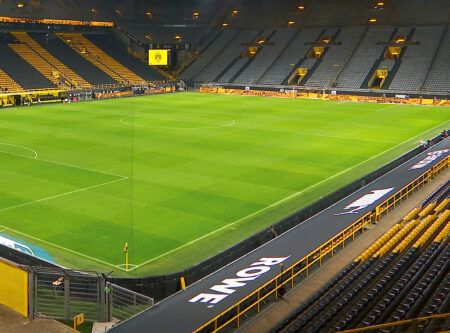 Fußball-Deutschland, Stadion in Dortmund. Bild: uslatar / Shutterstock.com