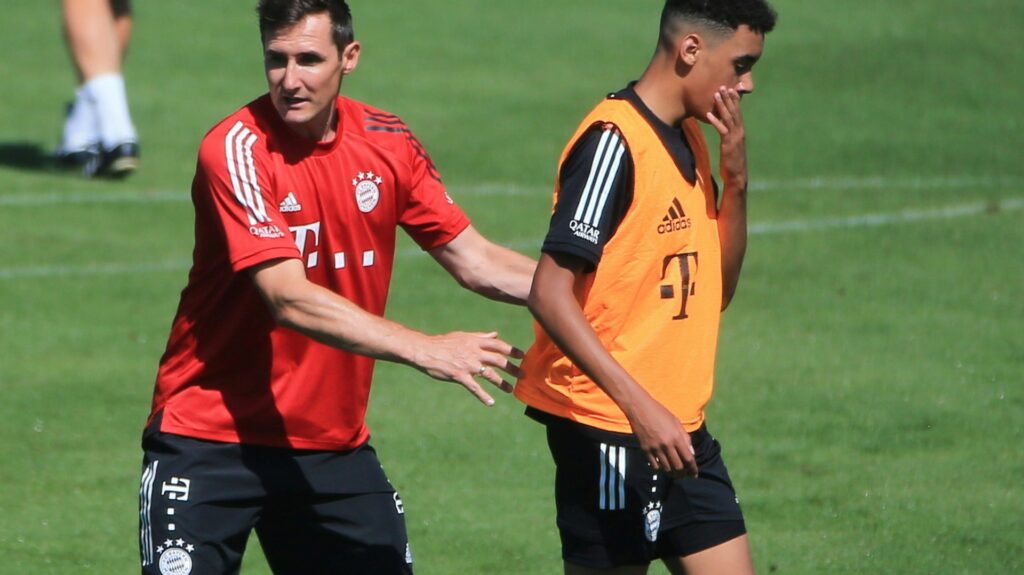 Miroslav Klose und Jamal Musiala