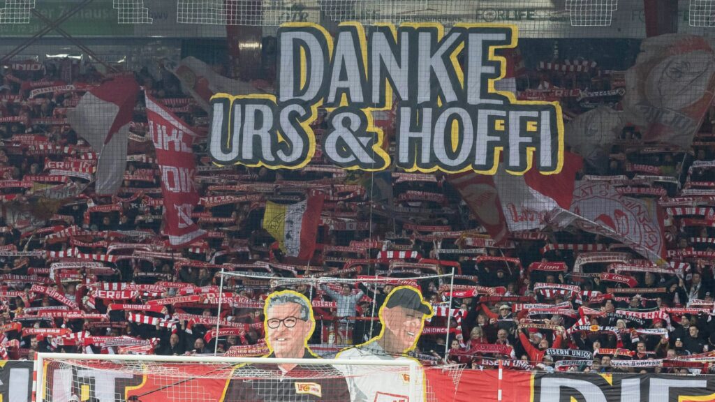 Die Union-Fans danken Urs Fischer und Hoffmann© IMAGO/Matthias Koch/SID/IMAGO/Matthias Koch
