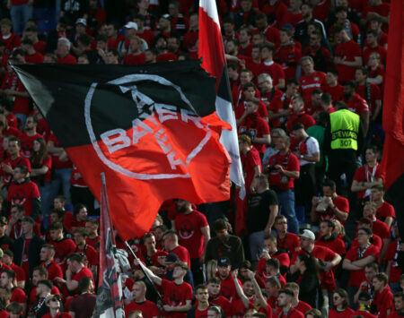 Bayer Leverkusen Fans - Archivbild: Marco Iacobucci Epp / Shutterstock.com