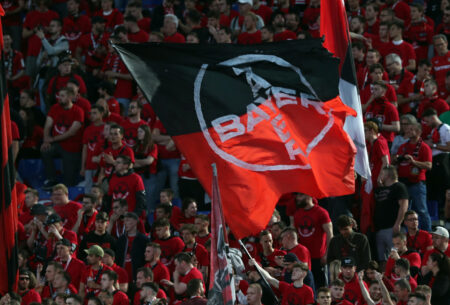 Bayer Leverkusen Fans - Archivbild: Marco Iacobucci Epp / Shutterstock.com