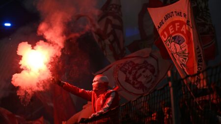 FC Bayern muss nach Fan-Vergehen Strafe zahlen (© AFP/SID/Sergei Gapon)