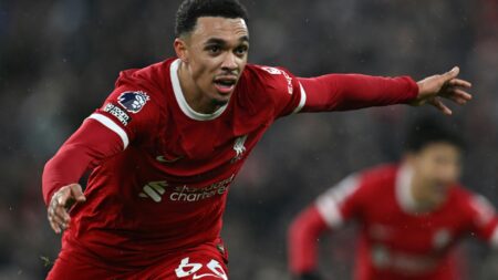 Bild: Trifft traumhaft: Trent Alexander-Arnold (© AFP/SID/Paul ELLIS)