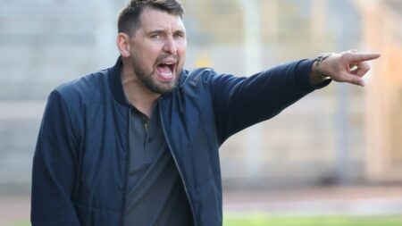Bild: Patrick Helmes lobt Spitzenreiter Bayer Leverkusen (© www.imago-images.de/SID/IMAGO/Rene Traut)