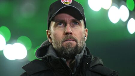 Bild: VfB-Trainer Sebastian Hoeneß (© AFP/SID/INA FASSBENDER)