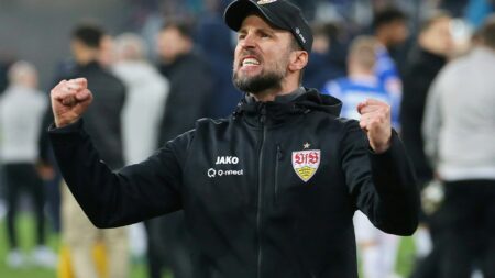 VfB-Trainer Hoeneß hat seinen Vertrag verlängert (© IMAGO/Baumann/SID/IMAGO)