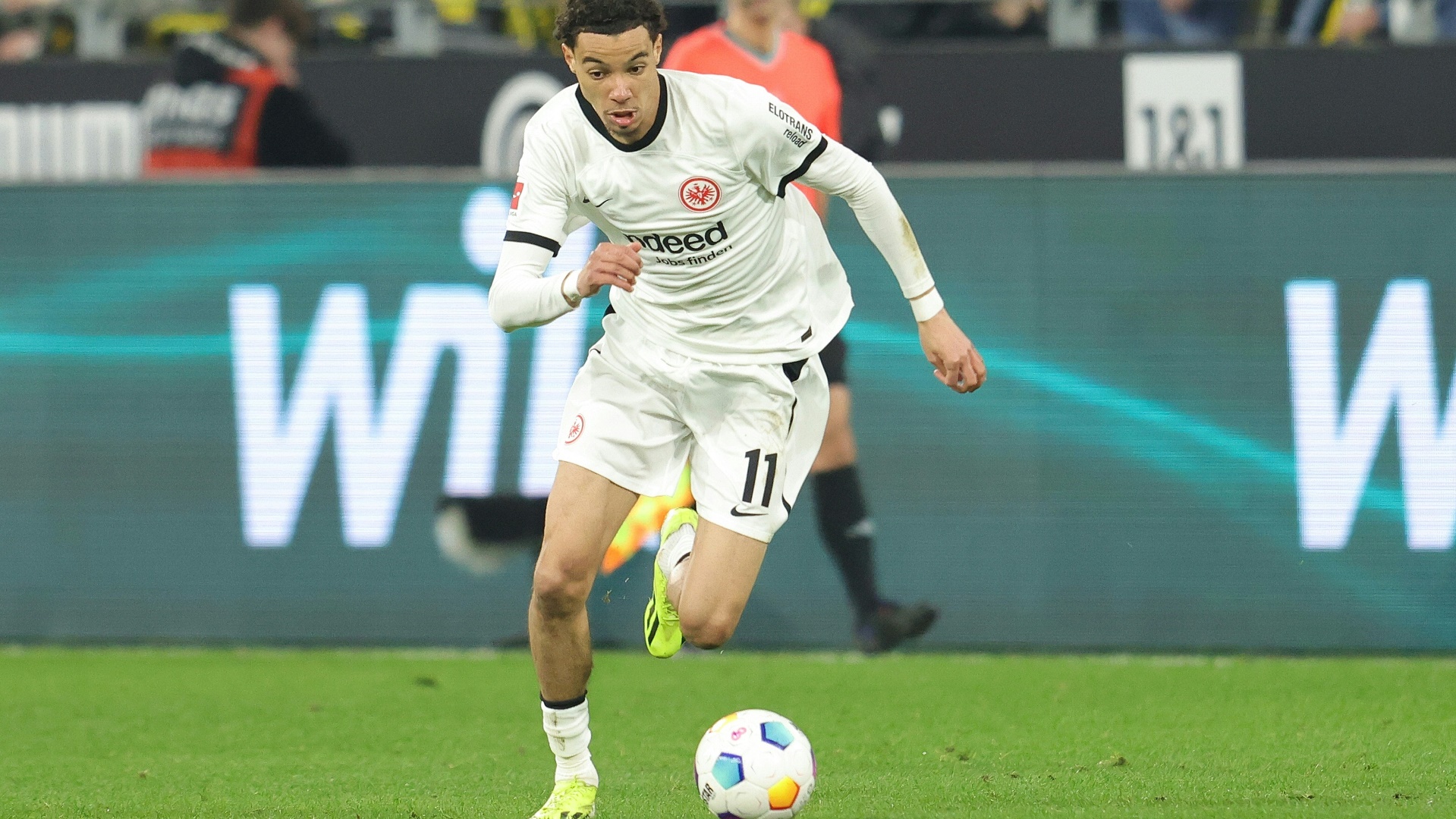 Eintracht Frankfurt zieht Kaufoption bei Stürmer Hugo Ekitike