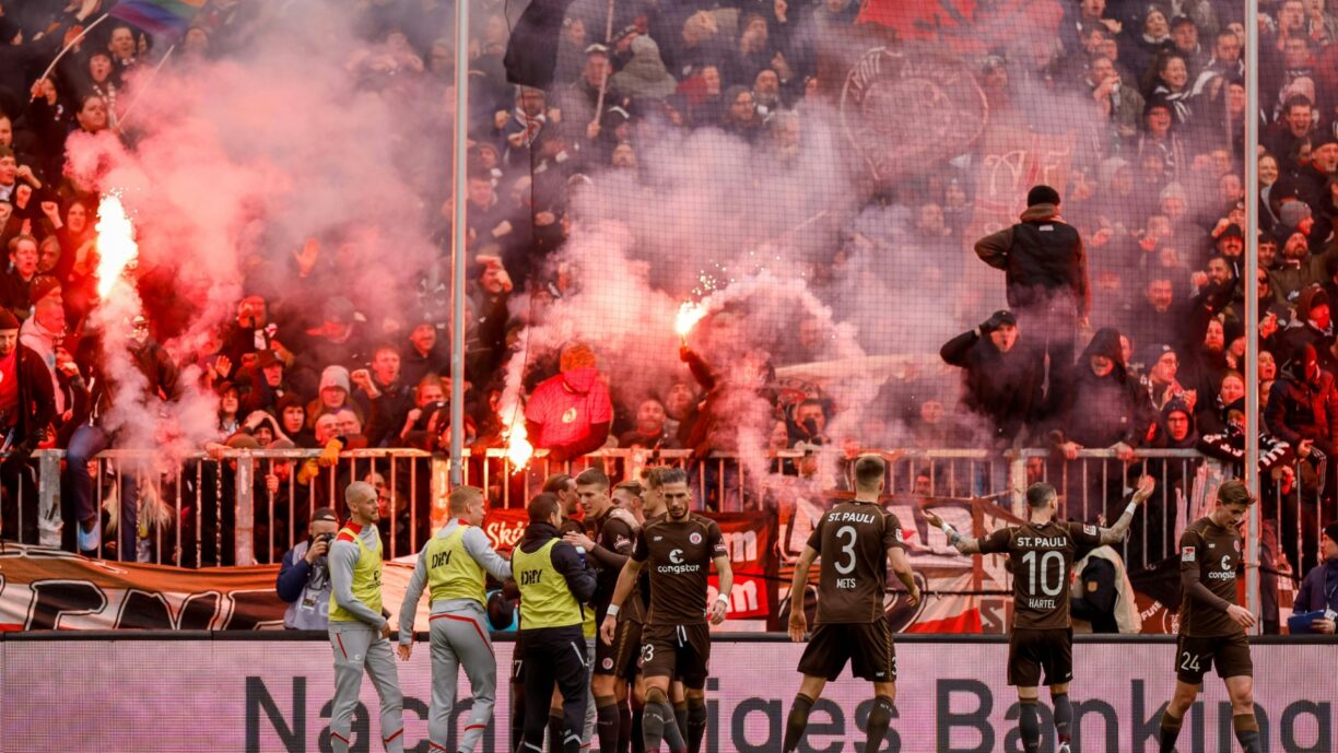 St. Pauli gegen Hansa DixiKlos für Fans aus Rostock