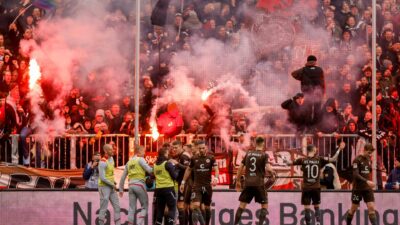St. Pauli Fans und Spieler