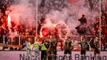 St. Pauli Fans und Spieler
