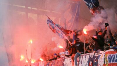 Pyro und Platzsturm: Geldstrafen für Leverkusen und Kiel